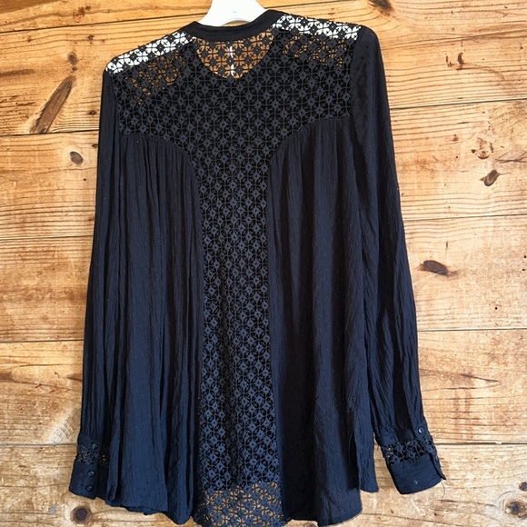 Free People The Best Blouse Lace Crochet Hi Lo Hem Long Sleeve OB495809 - Picture 4 of 12